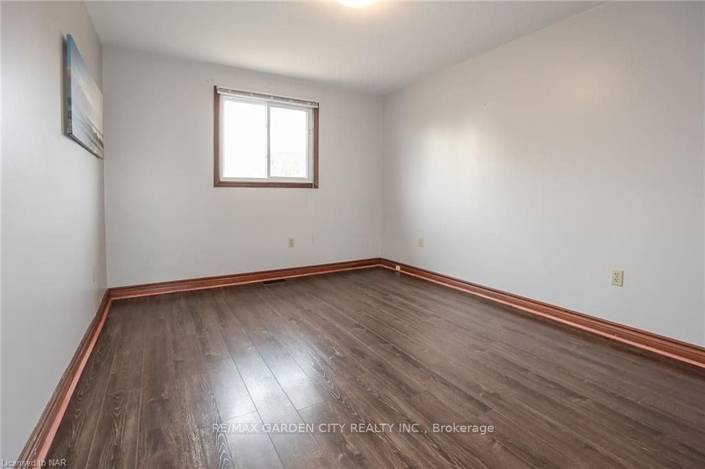 Photo 23 of 12 Hillview Road N, St. Catharines, Western Hill — HOMEH