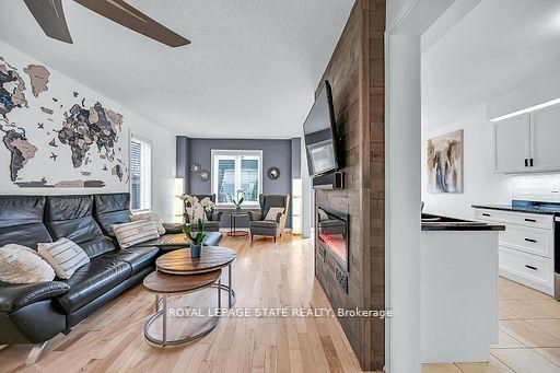 Photo 6 of 250 Fall Fair Way, Hamilton, Binbrook — HOMEH