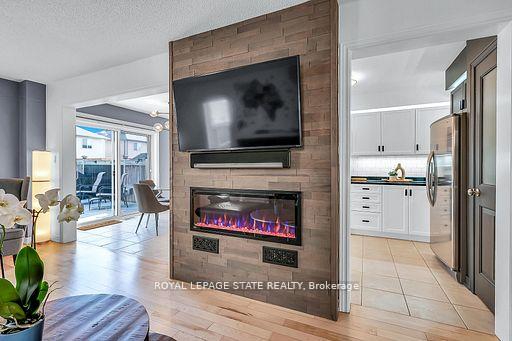 Photo 10 of 250 Fall Fair Way, Hamilton, Binbrook — HOMEH