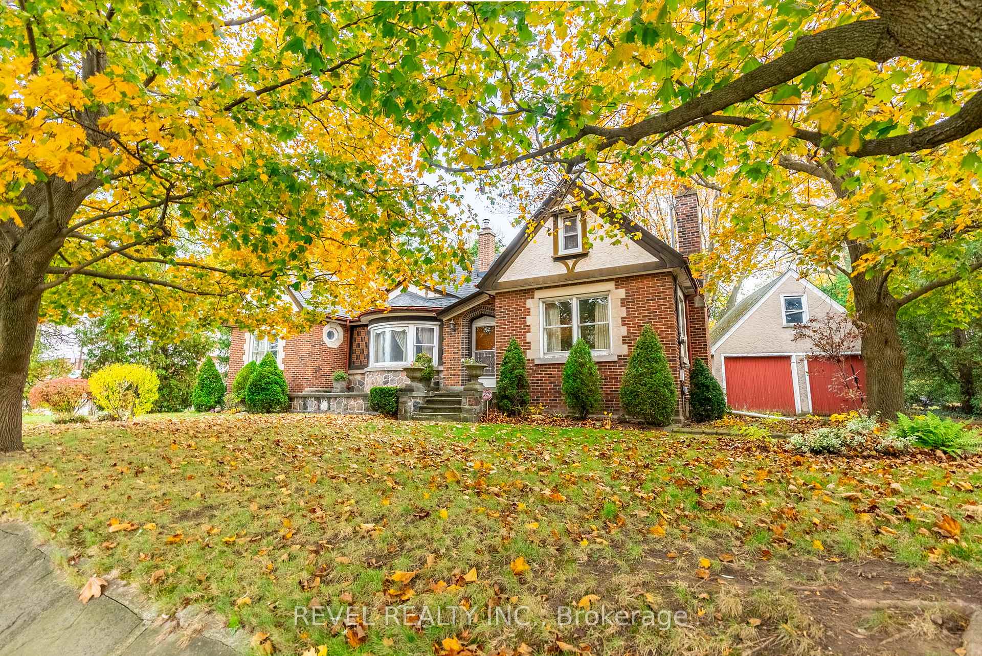 Photo 1 of 19 Pottruff Road S, Hamilton, Corman — HOMEH