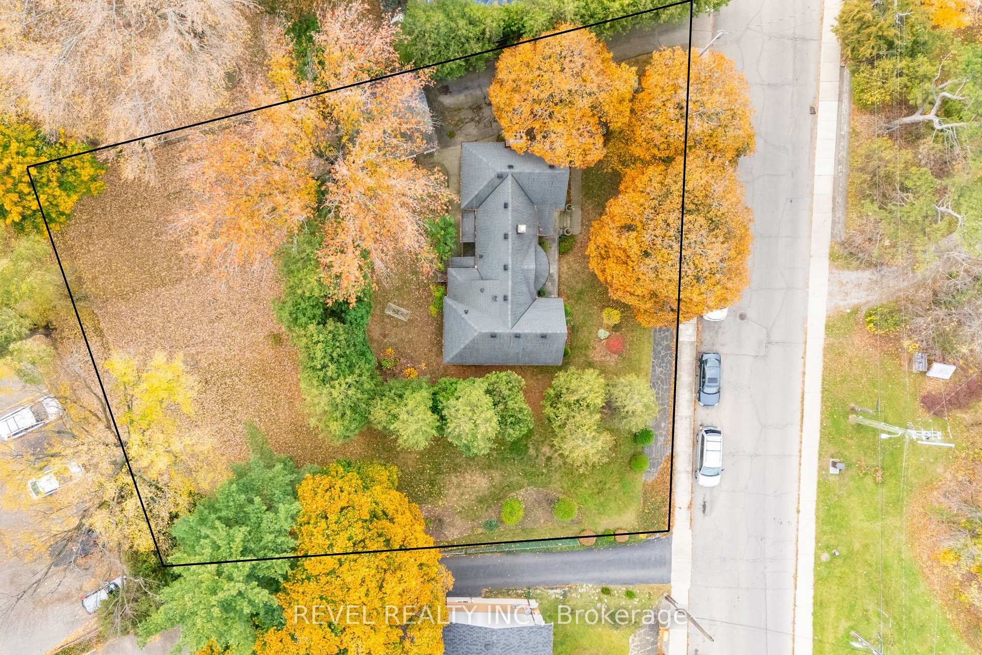 Photo 3 of 19 Pottruff Road S, Hamilton, Corman — HOMEH
