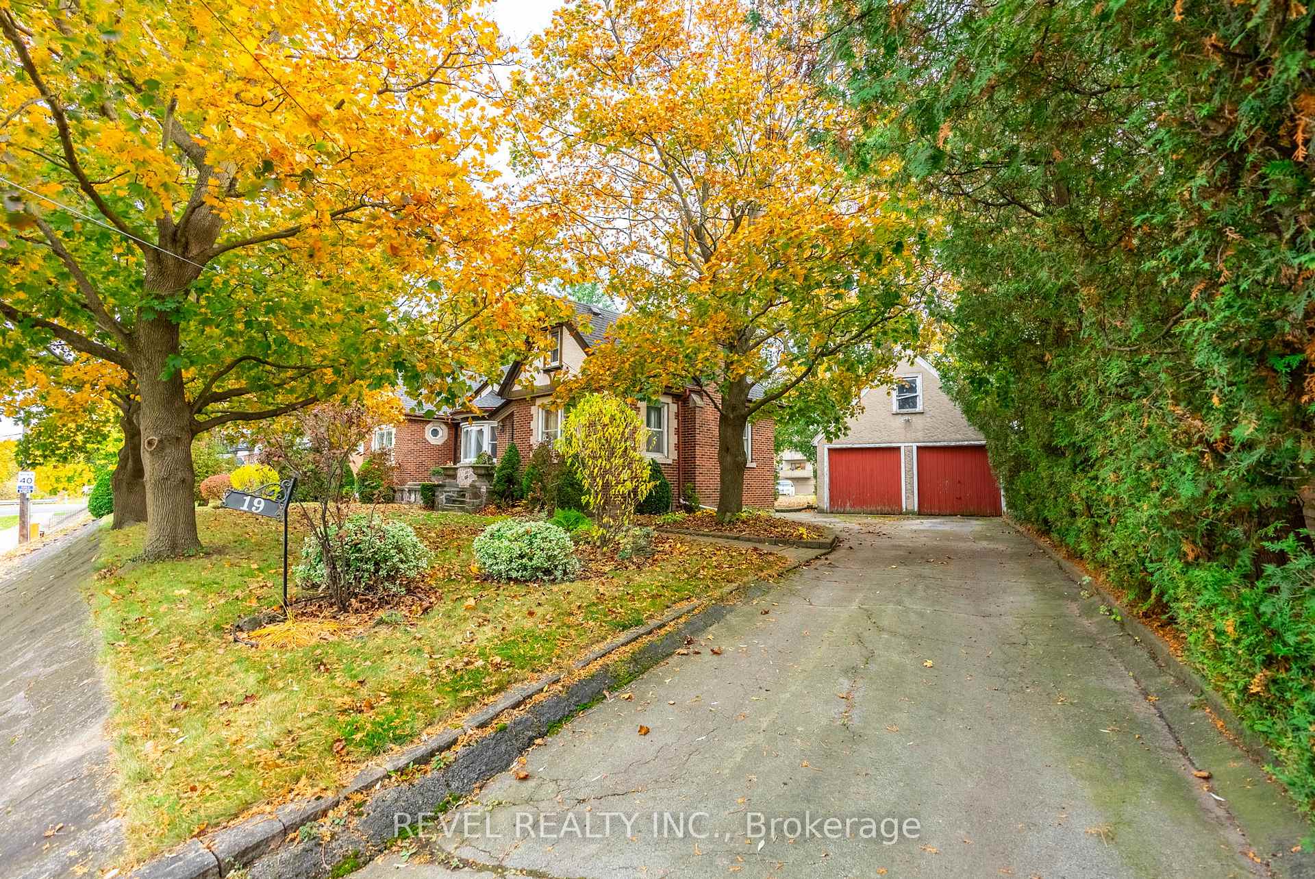 Photo 4 of 19 Pottruff Road S, Hamilton, Corman — HOMEH