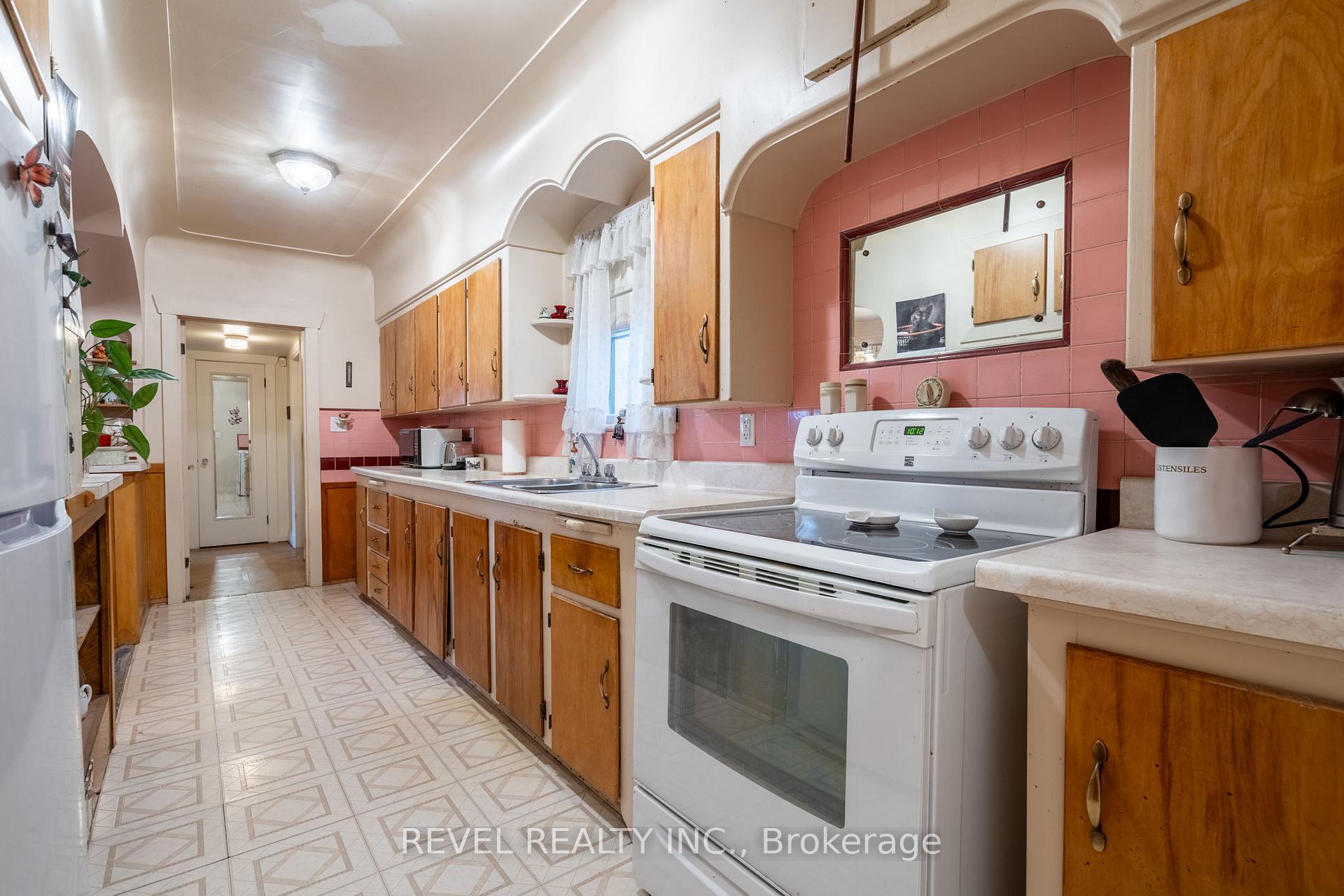 Photo 6 of 19 Pottruff Road S, Hamilton, Corman — HOMEH
