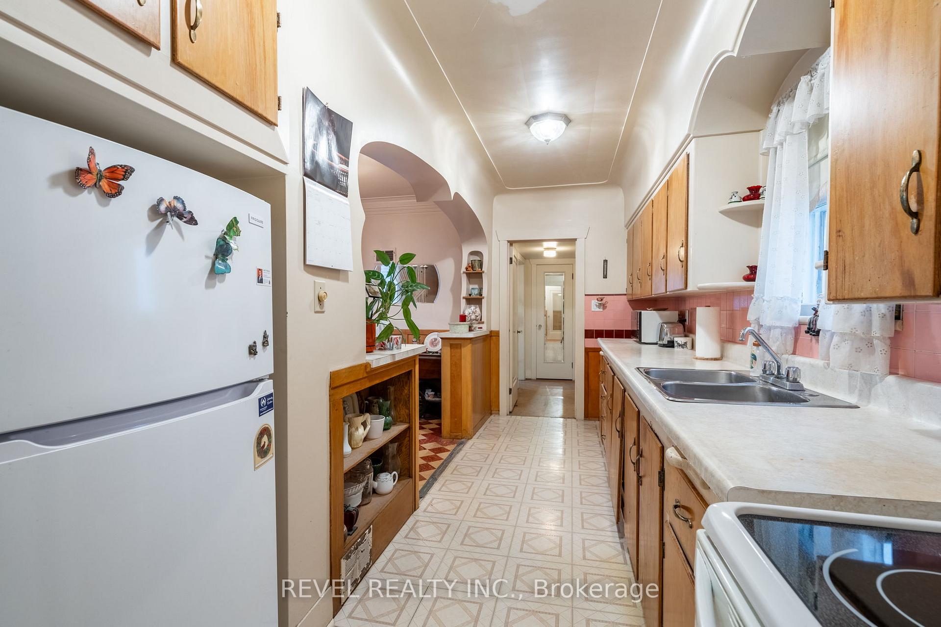 Photo 7 of 19 Pottruff Road S, Hamilton, Corman — HOMEH