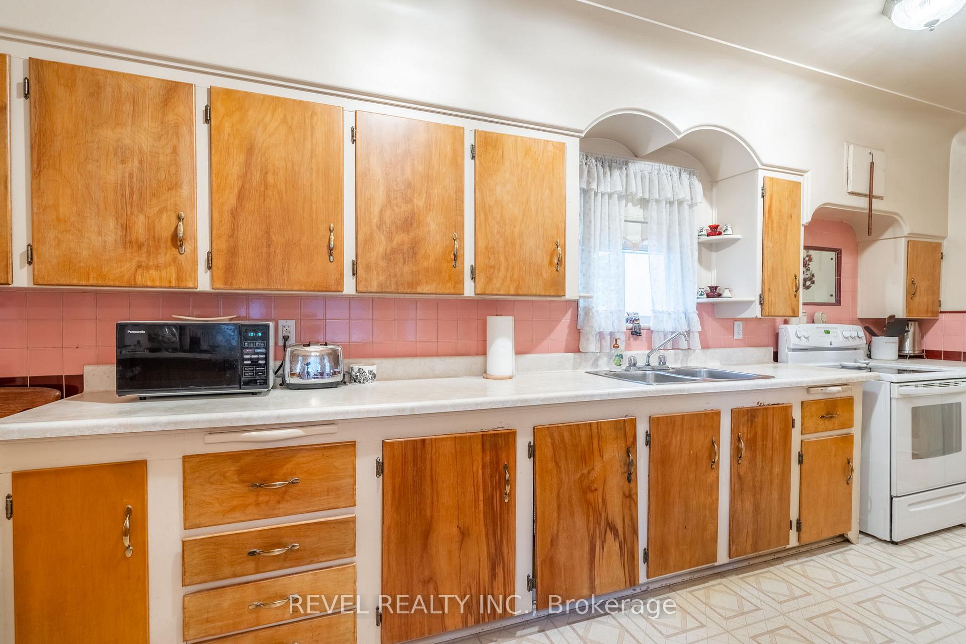Photo 8 of 19 Pottruff Road S, Hamilton, Corman — HOMEH
