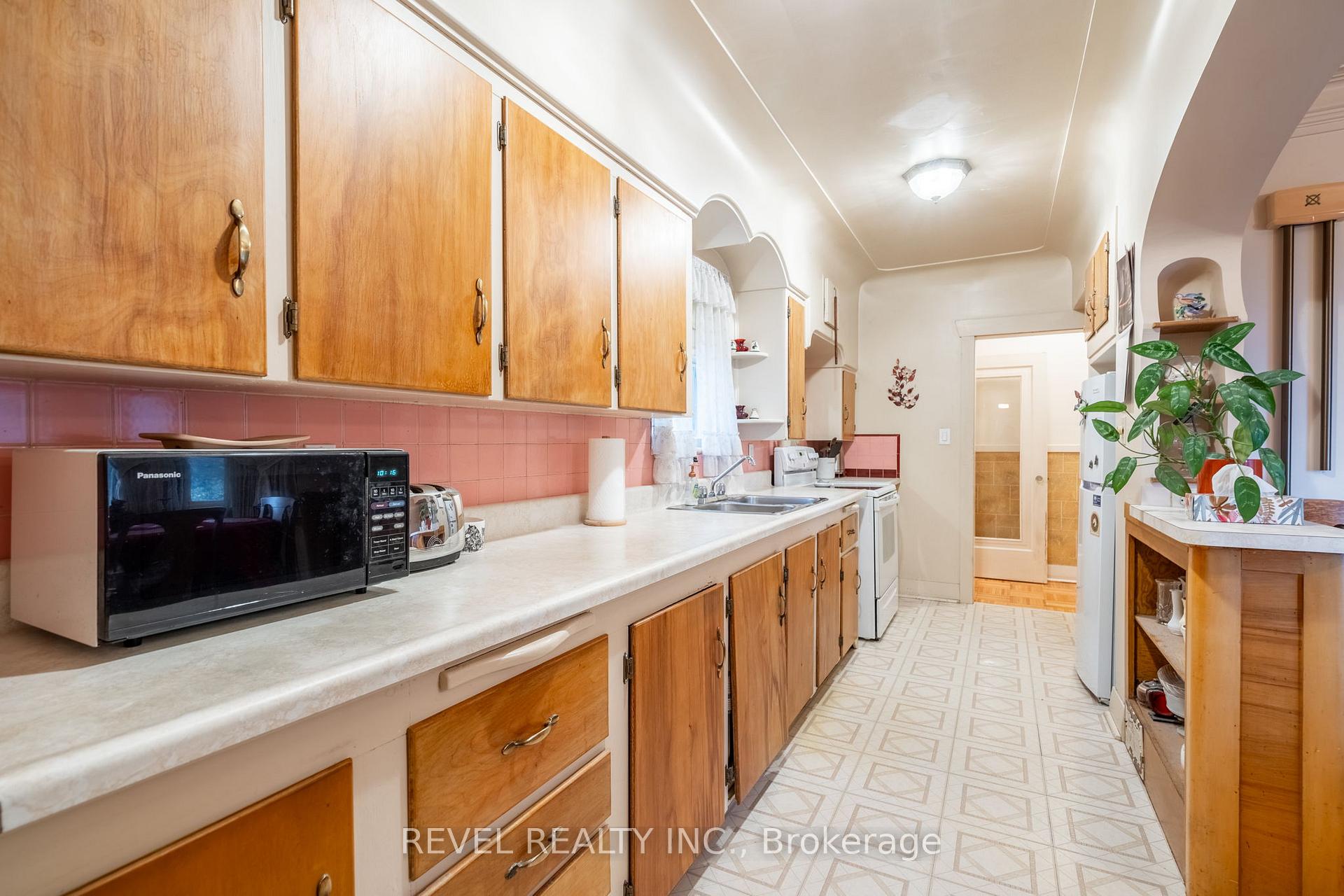 Photo 9 of 19 Pottruff Road S, Hamilton, Corman — HOMEH