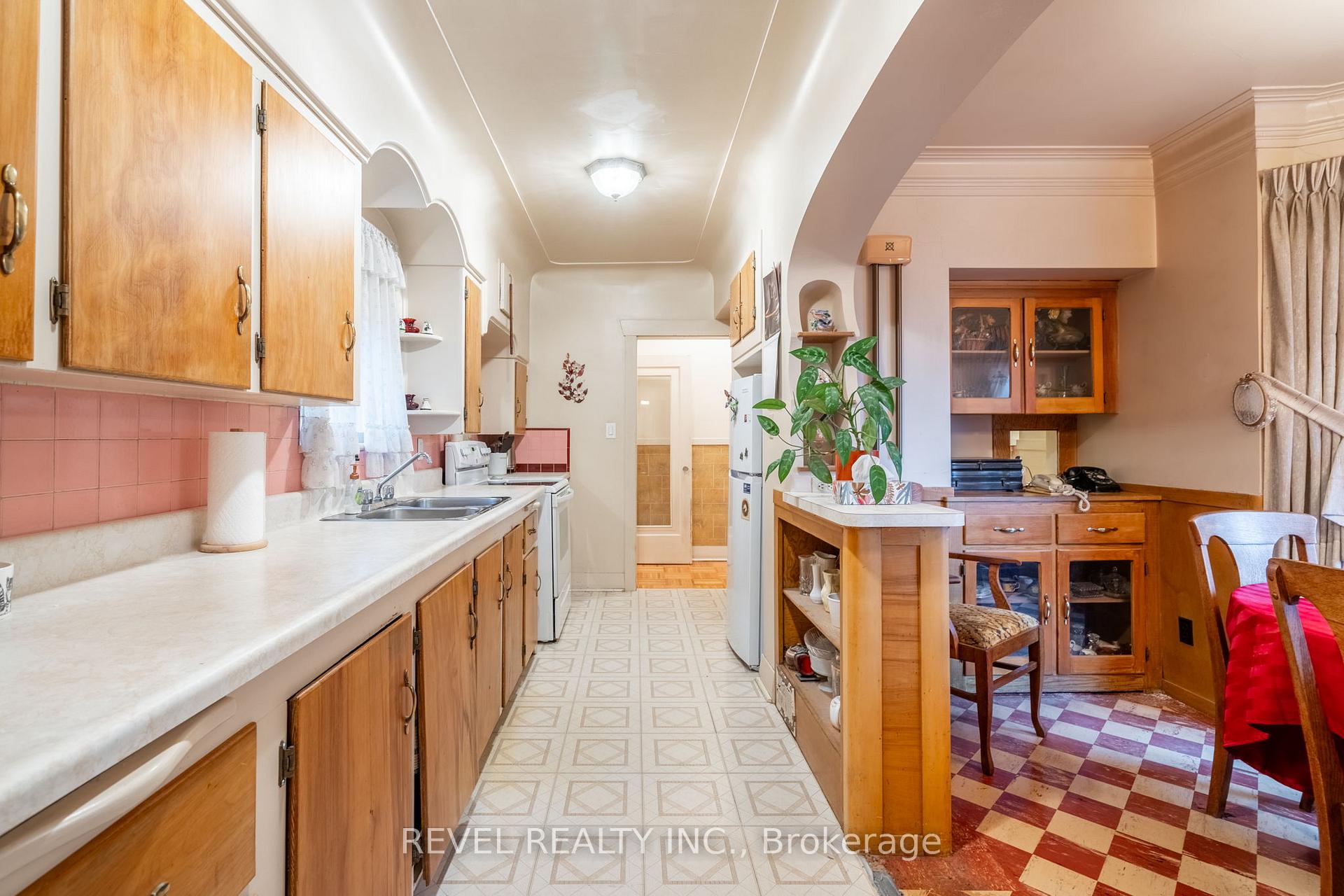 Photo 10 of 19 Pottruff Road S, Hamilton, Corman — HOMEH