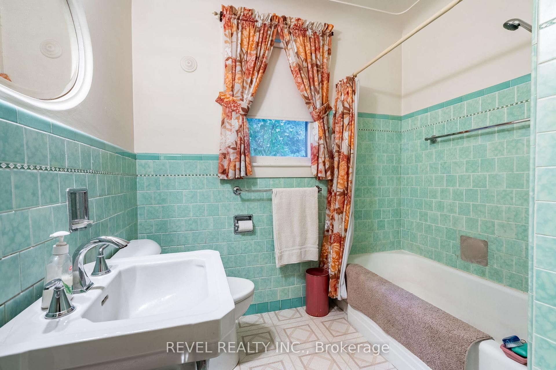 Photo 17 of 19 Pottruff Road S, Hamilton, Corman — HOMEH