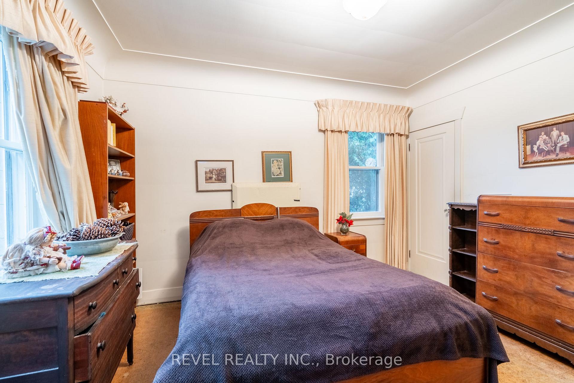 Photo 20 of 19 Pottruff Road S, Hamilton, Corman — HOMEH