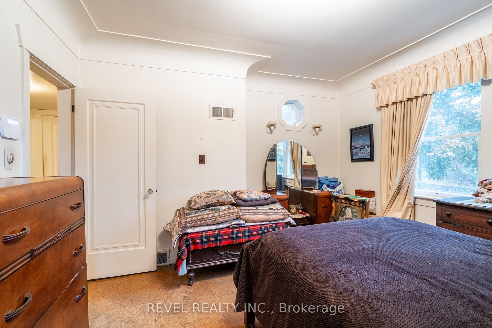 Photo 21 of 19 Pottruff Road S, Hamilton, Corman — HOMEH