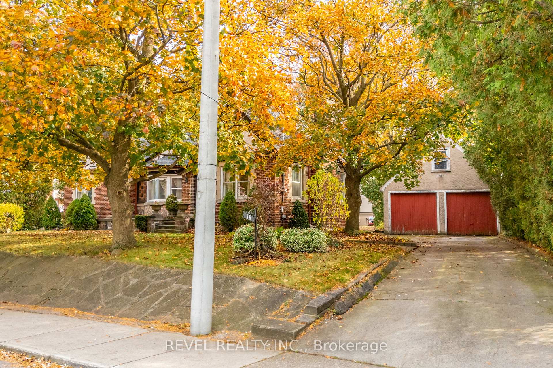 Photo 30 of 19 Pottruff Road S, Hamilton, Corman — HOMEH