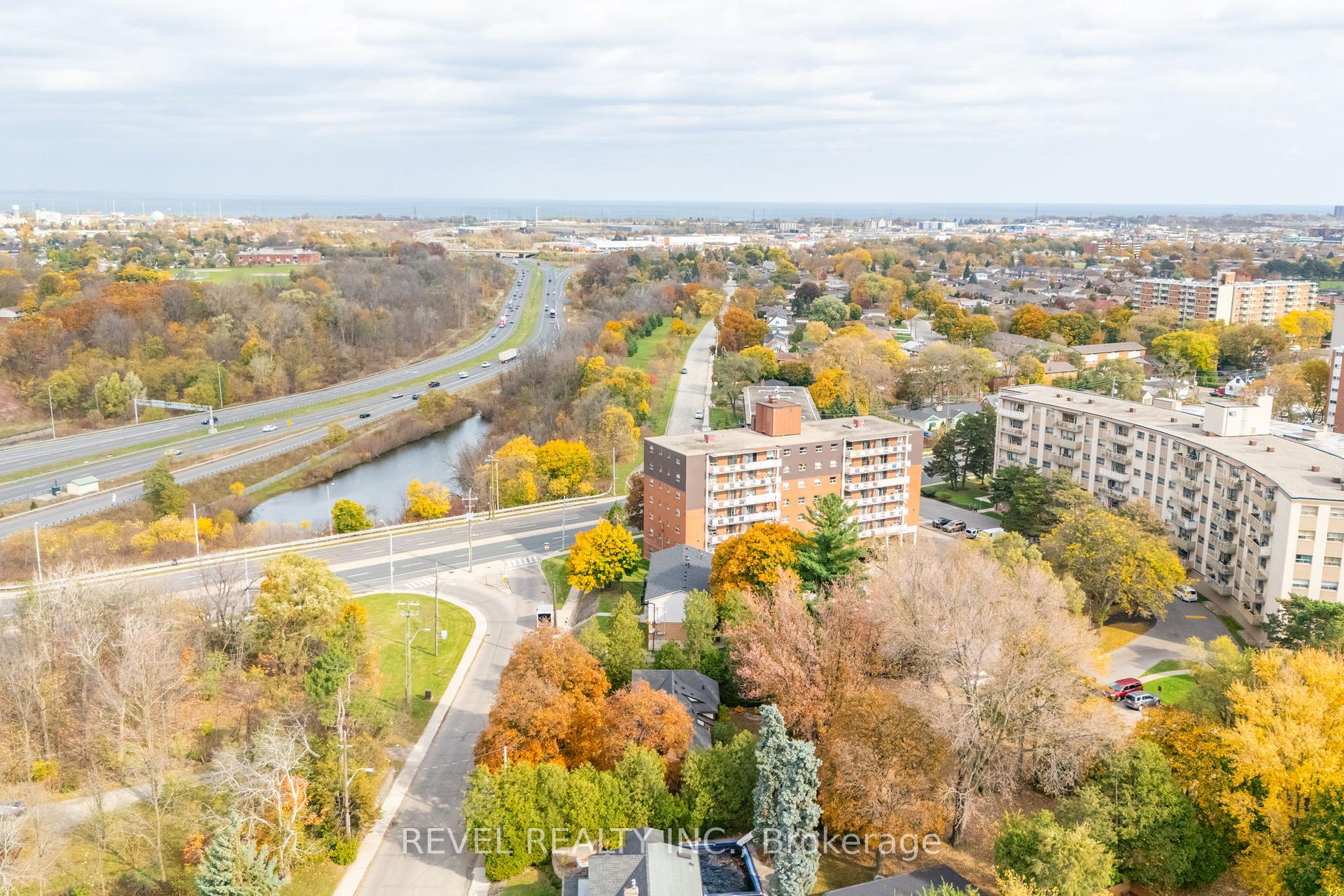 Photo 34 of 19 Pottruff Road S, Hamilton, Corman — HOMEH