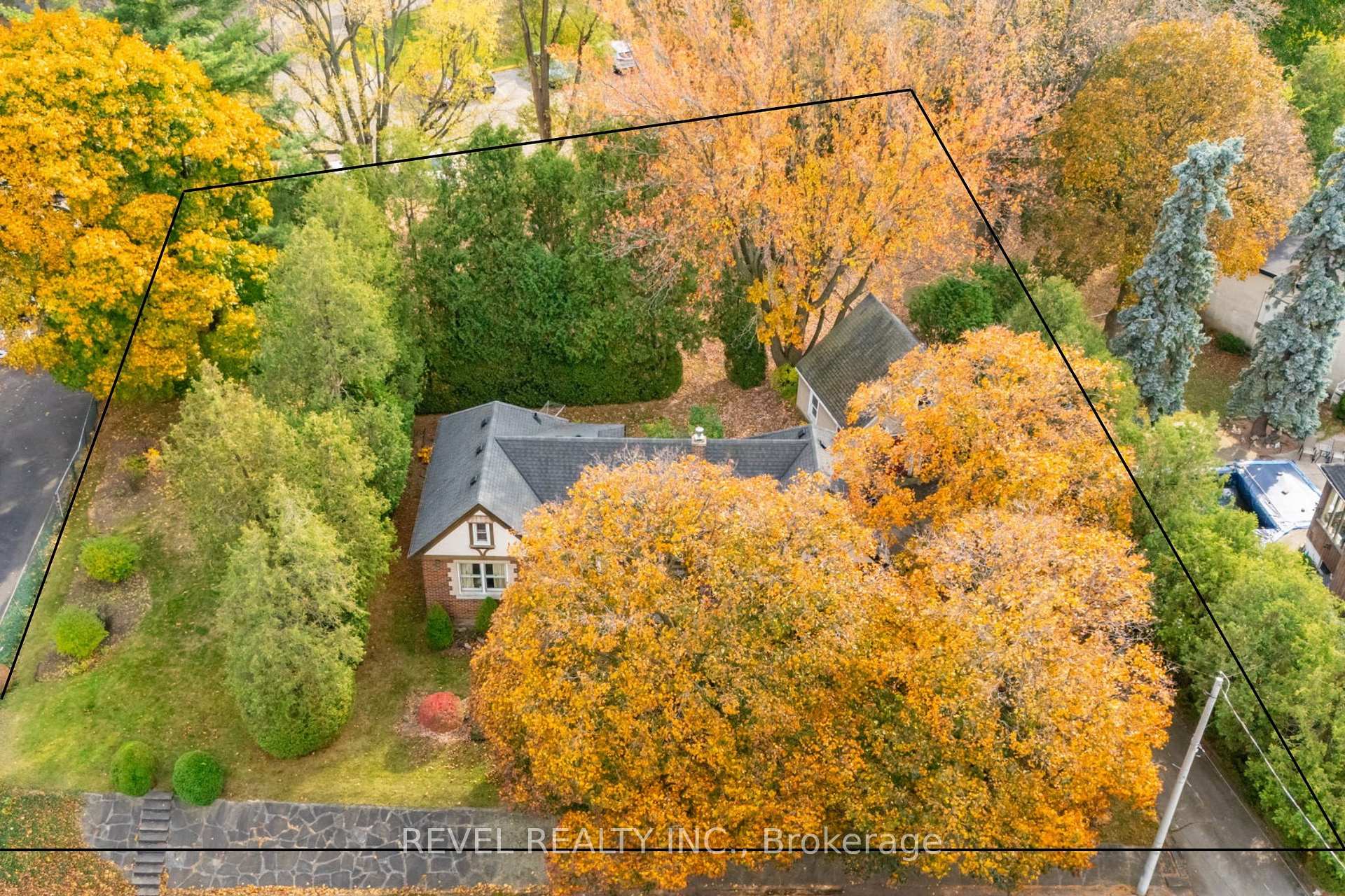 Photo 37 of 19 Pottruff Road S, Hamilton, Corman — HOMEH