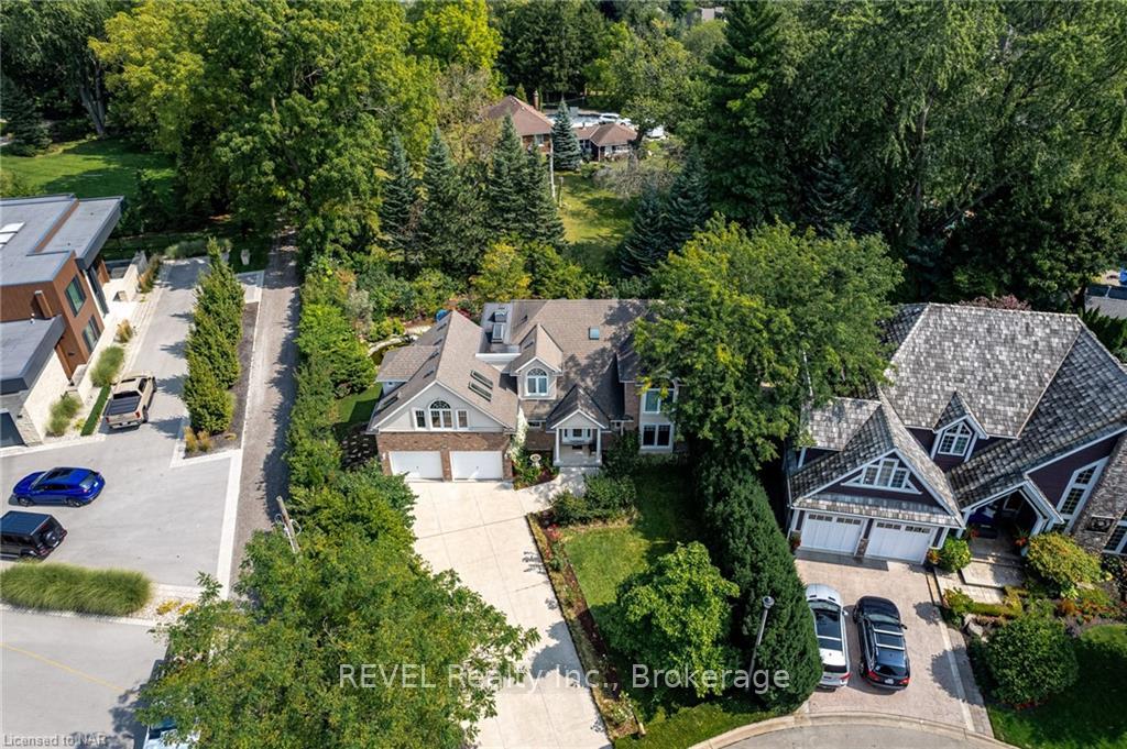 Photo 3 of 10 Watersedge Circle, St. Catharines, Lakeshore — HOMEH