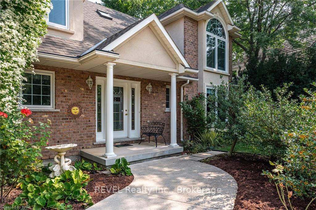 Photo 4 of 10 Watersedge Circle, St. Catharines, Lakeshore — HOMEH