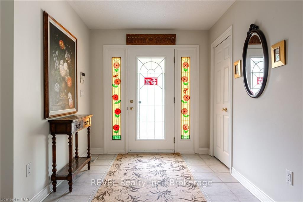 Photo 5 of 10 Watersedge Circle, St. Catharines, Lakeshore — HOMEH