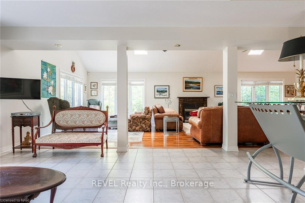 Photo 9 of 10 Watersedge Circle, St. Catharines, Lakeshore — HOMEH