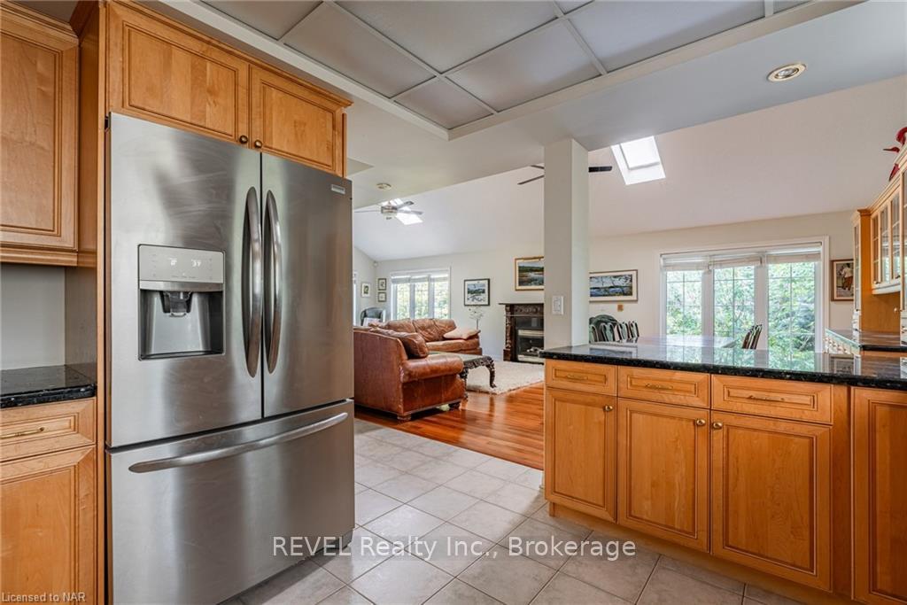 Photo 11 of 10 Watersedge Circle, St. Catharines, Lakeshore — HOMEH