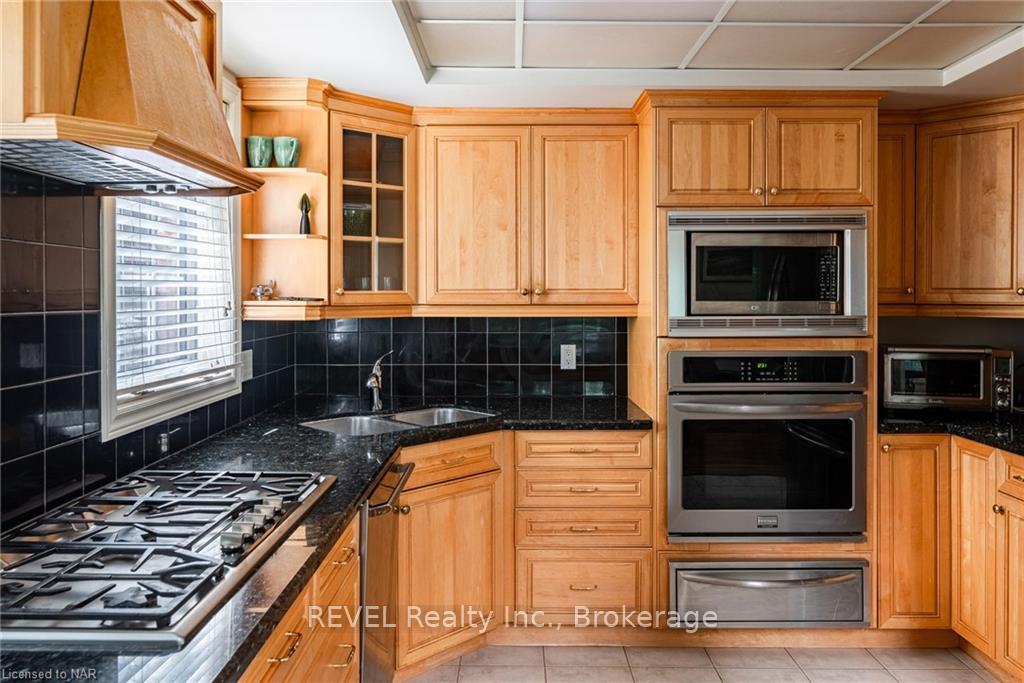 Photo 13 of 10 Watersedge Circle, St. Catharines, Lakeshore — HOMEH