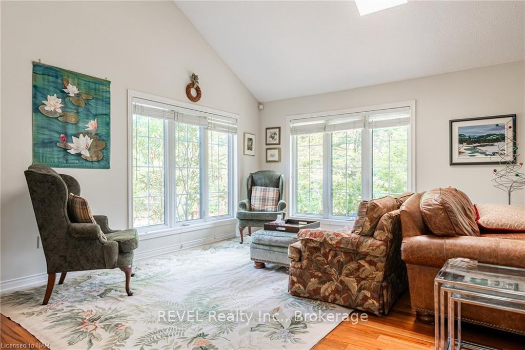 Photo 18 of 10 Watersedge Circle, St. Catharines, Lakeshore — HOMEH