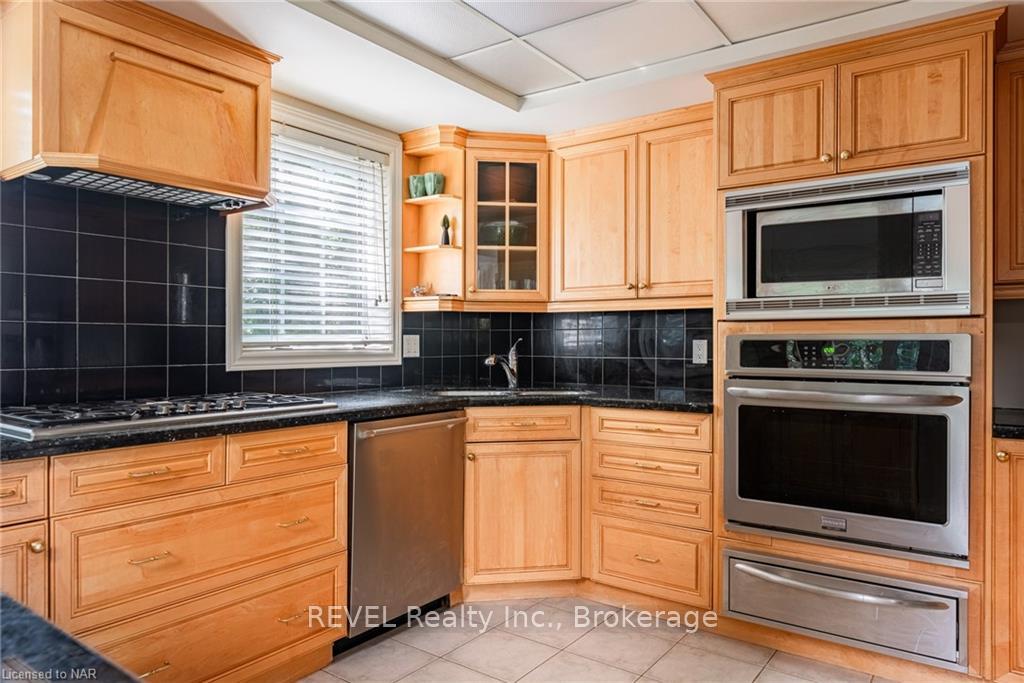 Photo 31 of 10 Watersedge Circle, St. Catharines, Lakeshore — HOMEH