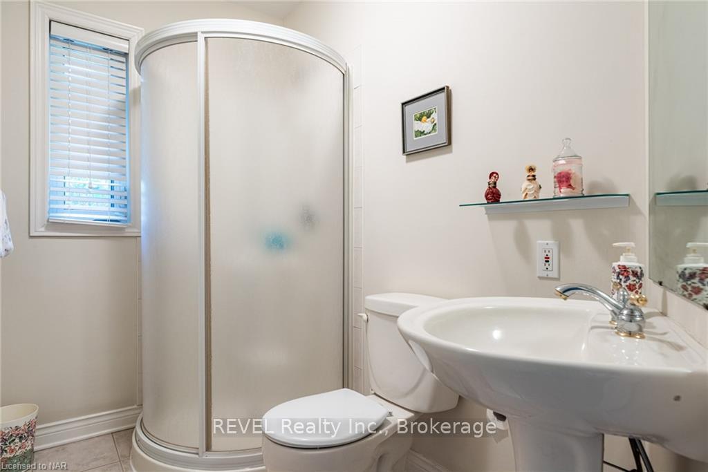 Photo 39 of 10 Watersedge Circle, St. Catharines, Lakeshore — HOMEH