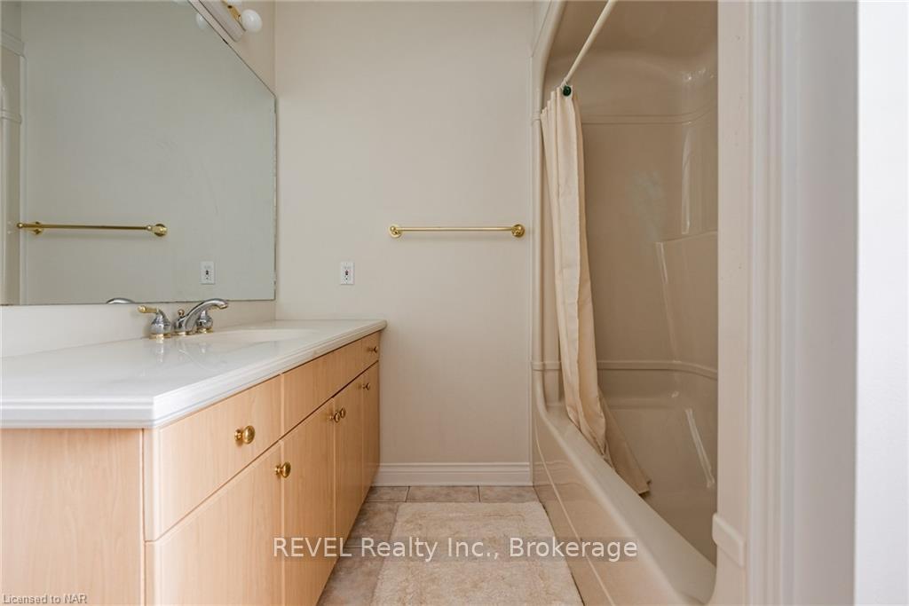 Photo 63 of 10 Watersedge Circle, St. Catharines, Lakeshore — HOMEH