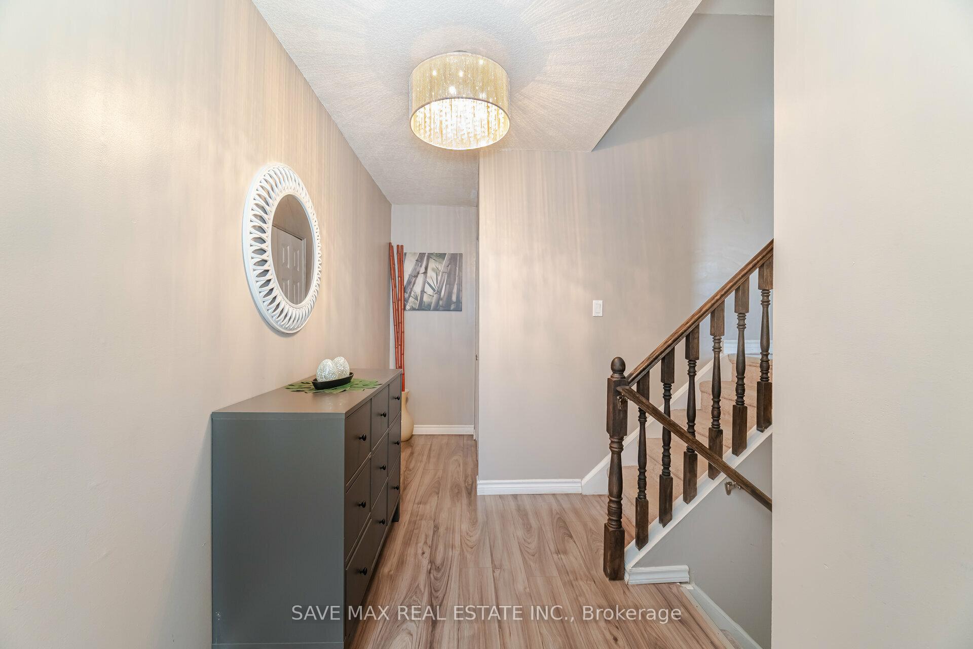Photo 2 of 193 Wendover Drive, Hamilton, Fessenden — HOMEH