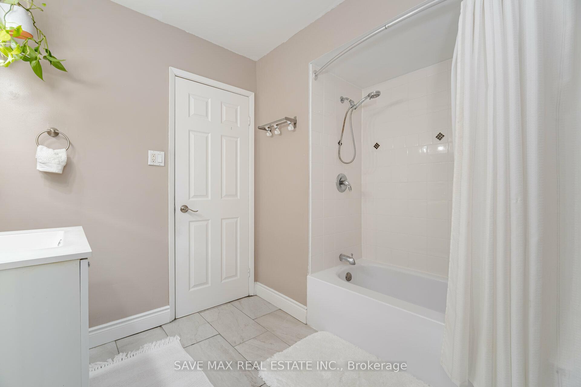 Photo 10 of 193 Wendover Drive, Hamilton, Fessenden — HOMEH