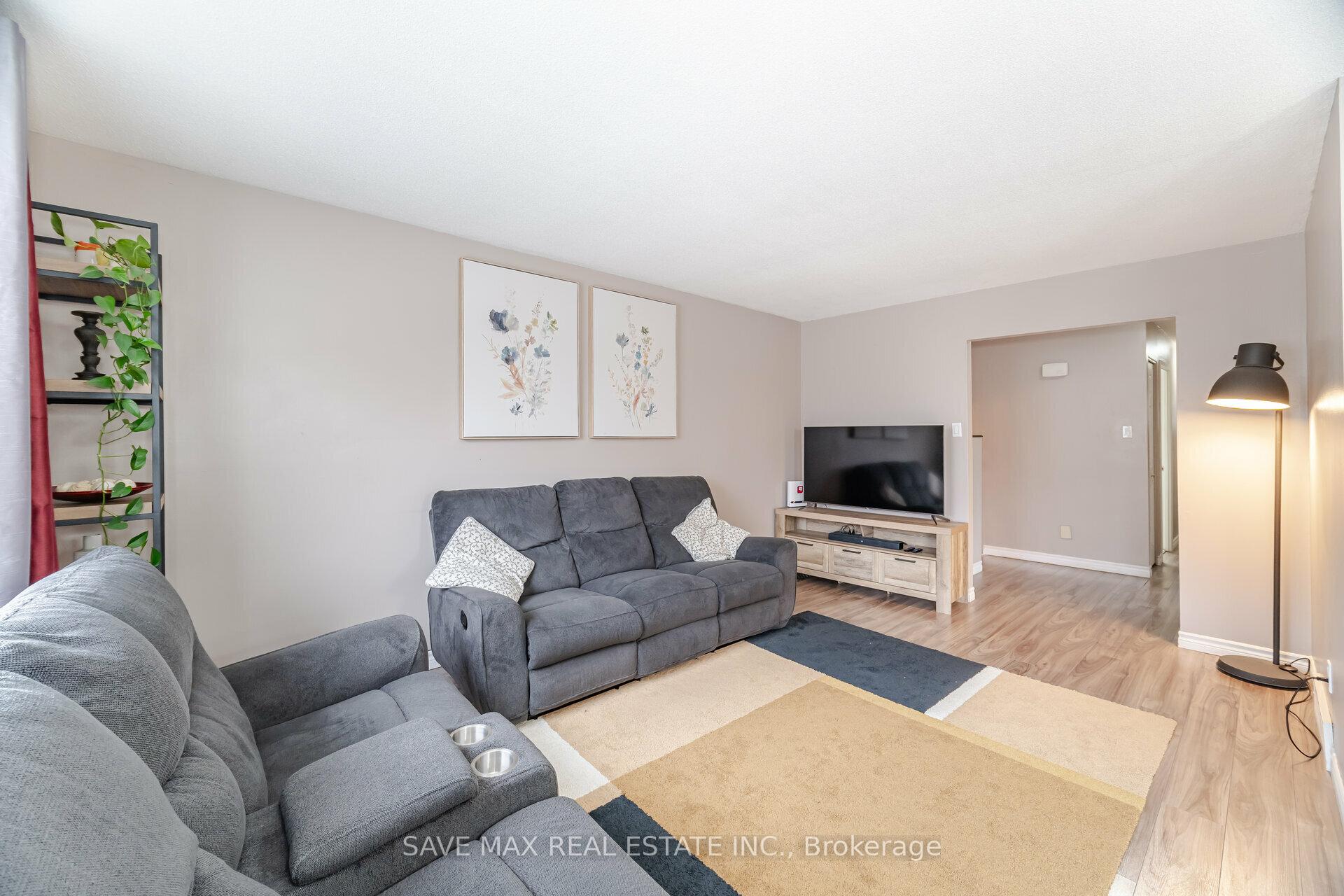 Photo 32 of 193 Wendover Drive, Hamilton, Fessenden — HOMEH