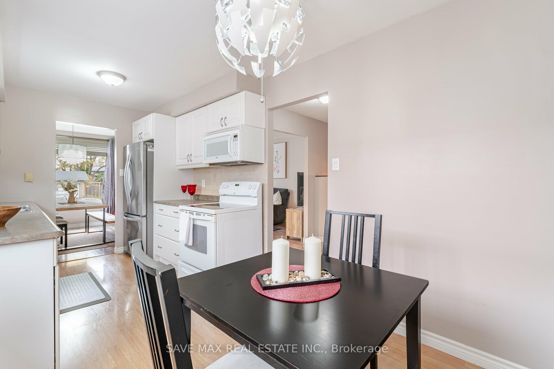 Photo 36 of 193 Wendover Drive, Hamilton, Fessenden — HOMEH