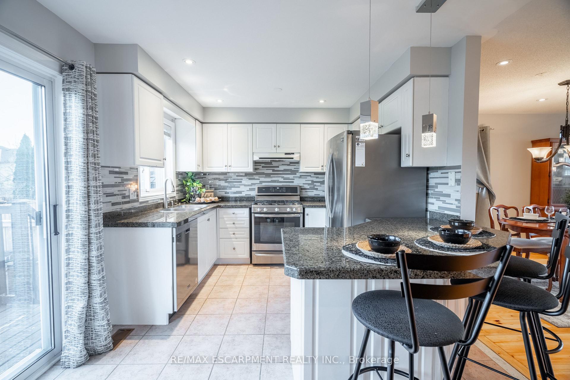 Photo 12 of 128 Riley Street, Hamilton, Waterdown — HOMEH