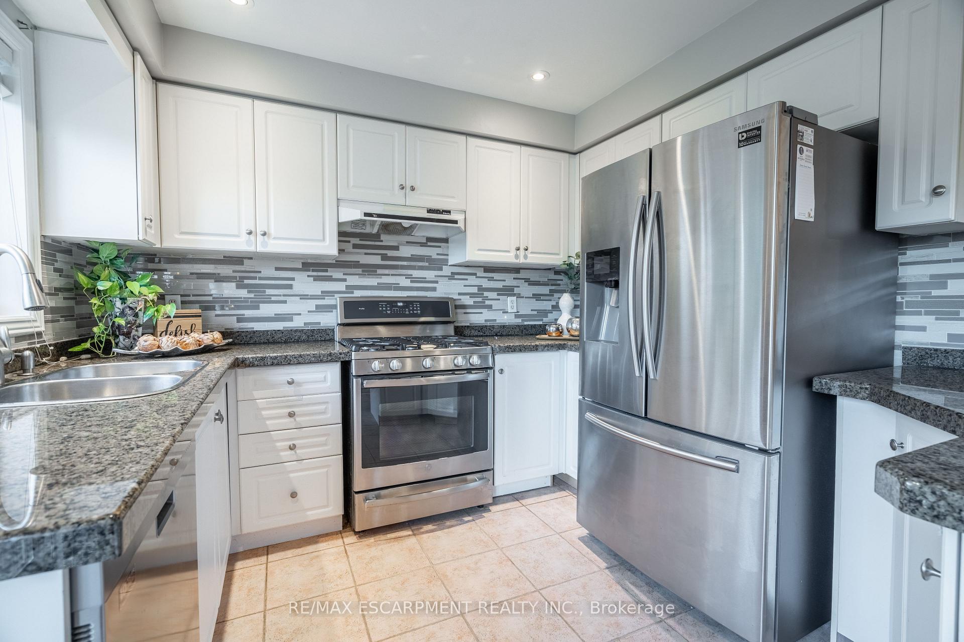 Photo 13 of 128 Riley Street, Hamilton, Waterdown — HOMEH