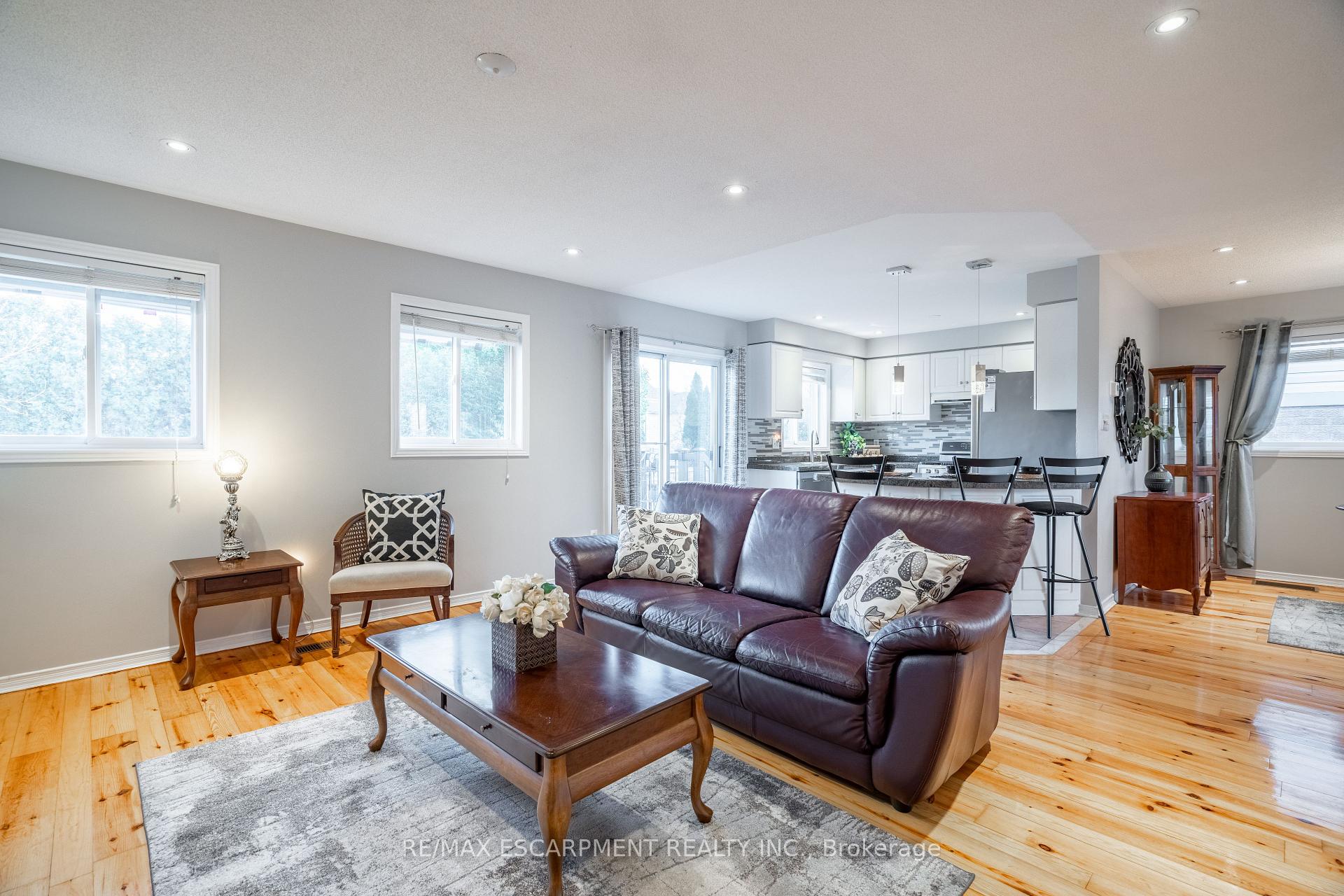 Photo 17 of 128 Riley Street, Hamilton, Waterdown — HOMEH