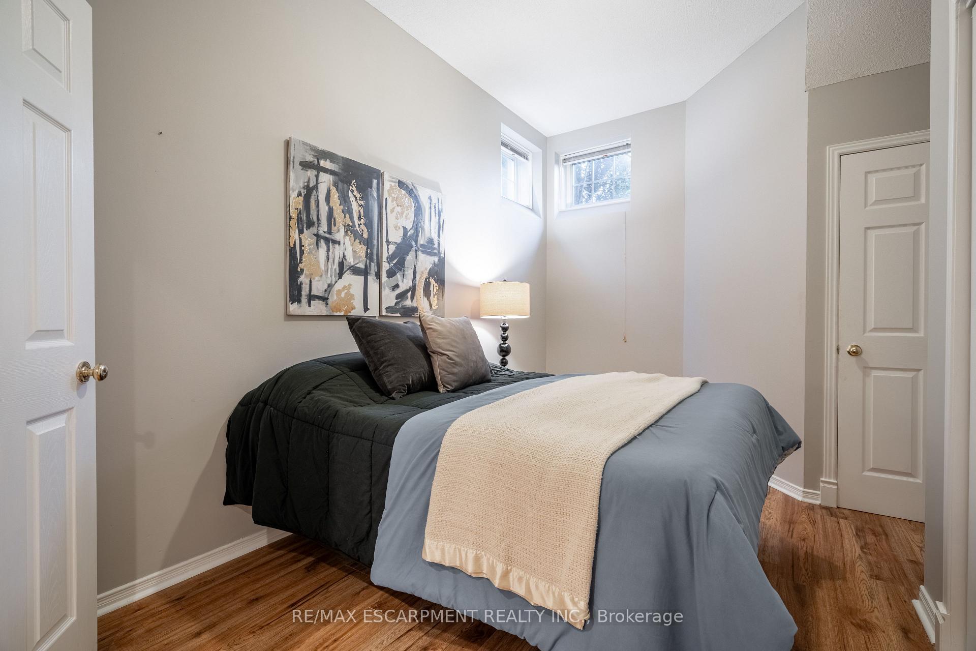 Photo 61 of 128 Riley Street, Hamilton, Waterdown — HOMEH
