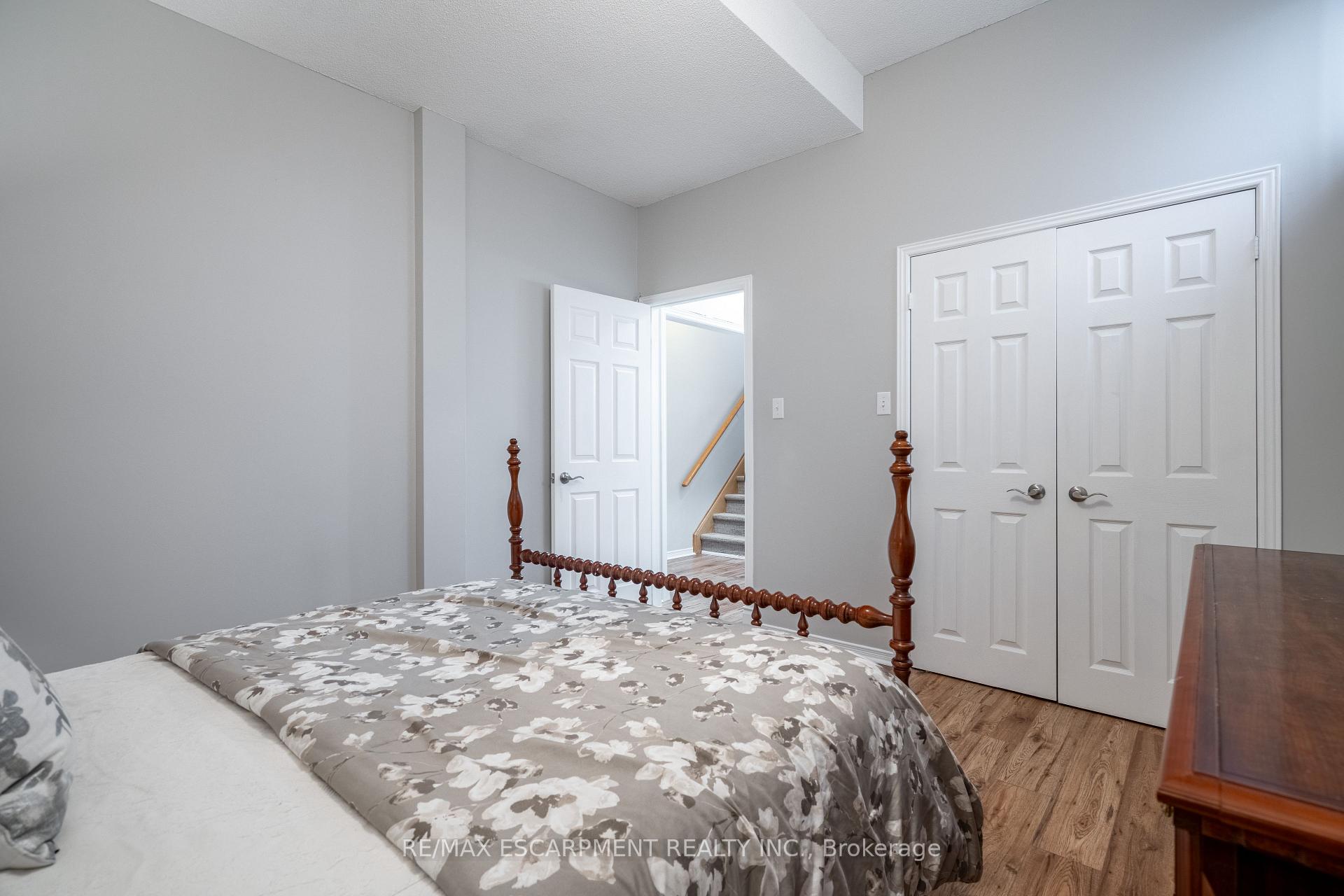Photo 64 of 128 Riley Street, Hamilton, Waterdown — HOMEH
