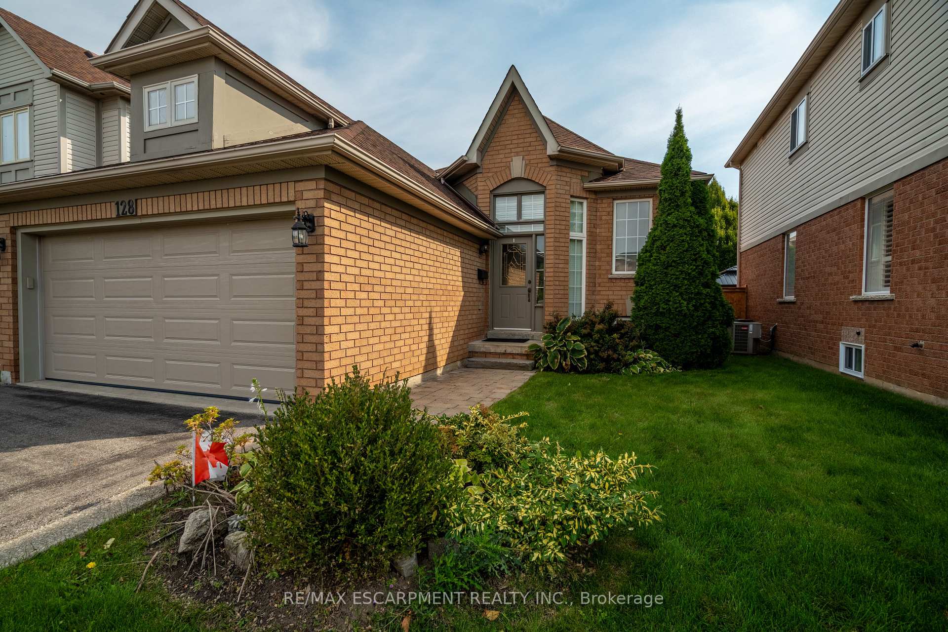 Photo 22 of 128 Riley Street, Hamilton, Waterdown — HOMEH