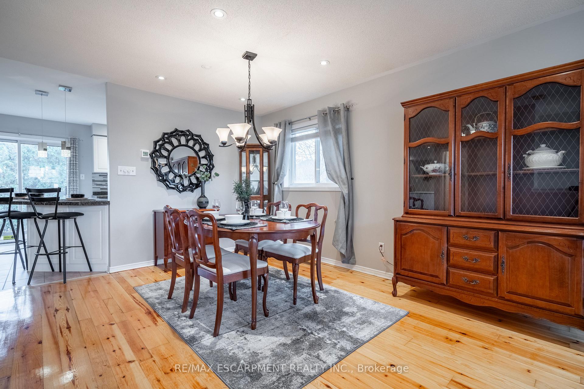 Photo 25 of 128 Riley Street, Hamilton, Waterdown — HOMEH
