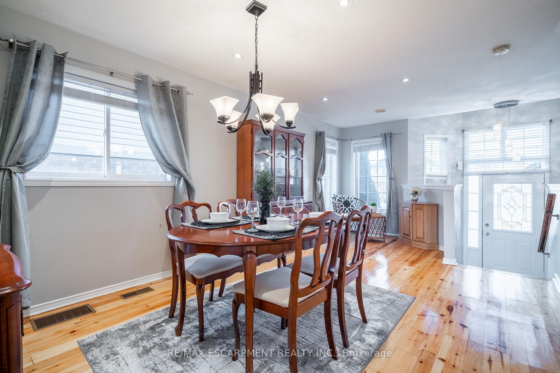 Photo 28 of 128 Riley Street, Hamilton, Waterdown — HOMEH