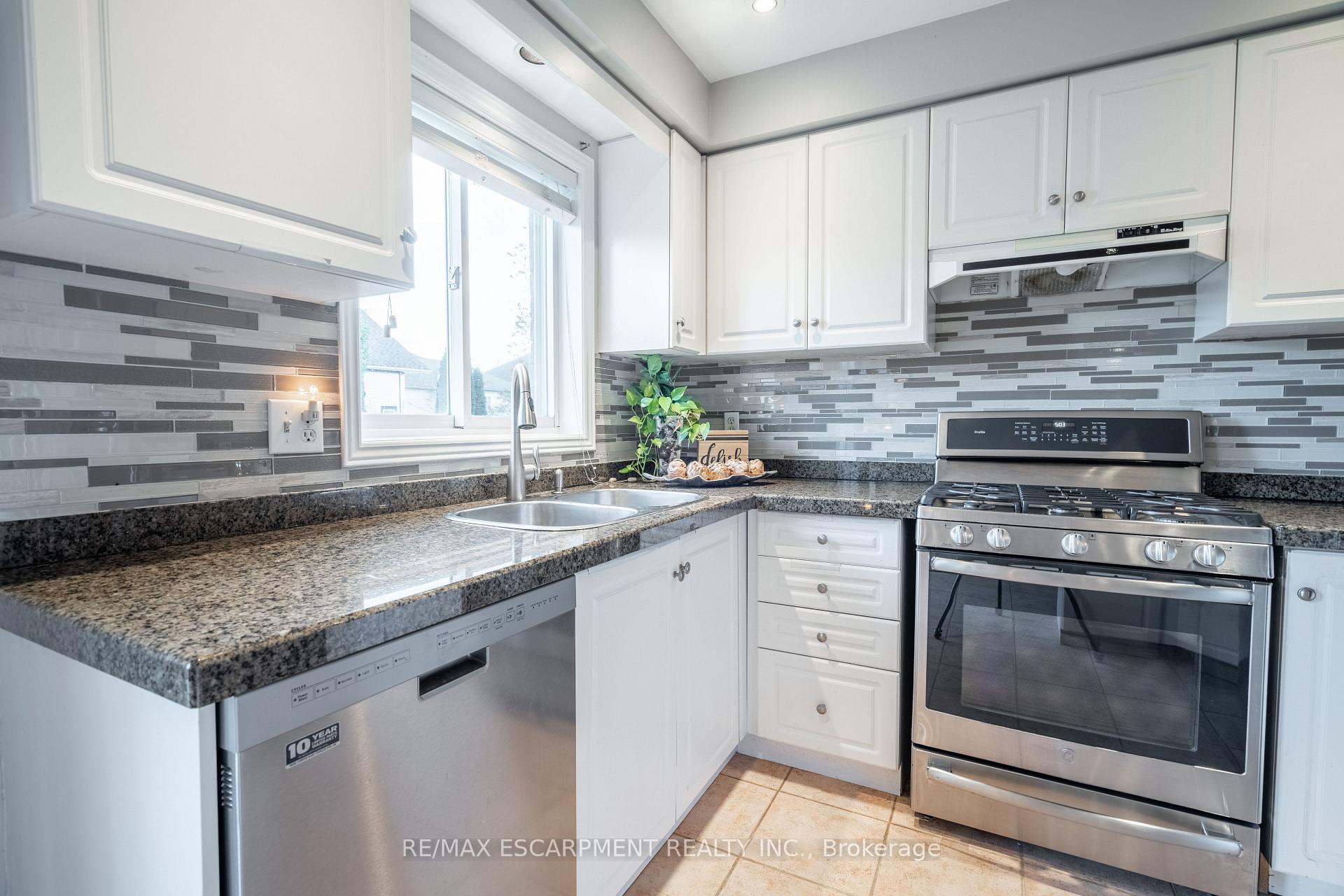 Photo 33 of 128 Riley Street, Hamilton, Waterdown — HOMEH