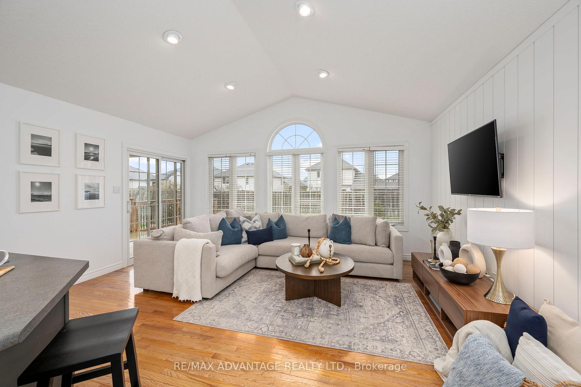 Photo 32 of 43 Cottonwood Drive, St. Thomas — HOMEH