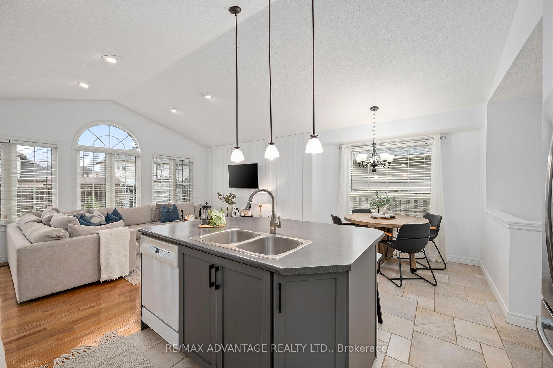 Photo 38 of 43 Cottonwood Drive, St. Thomas — HOMEH