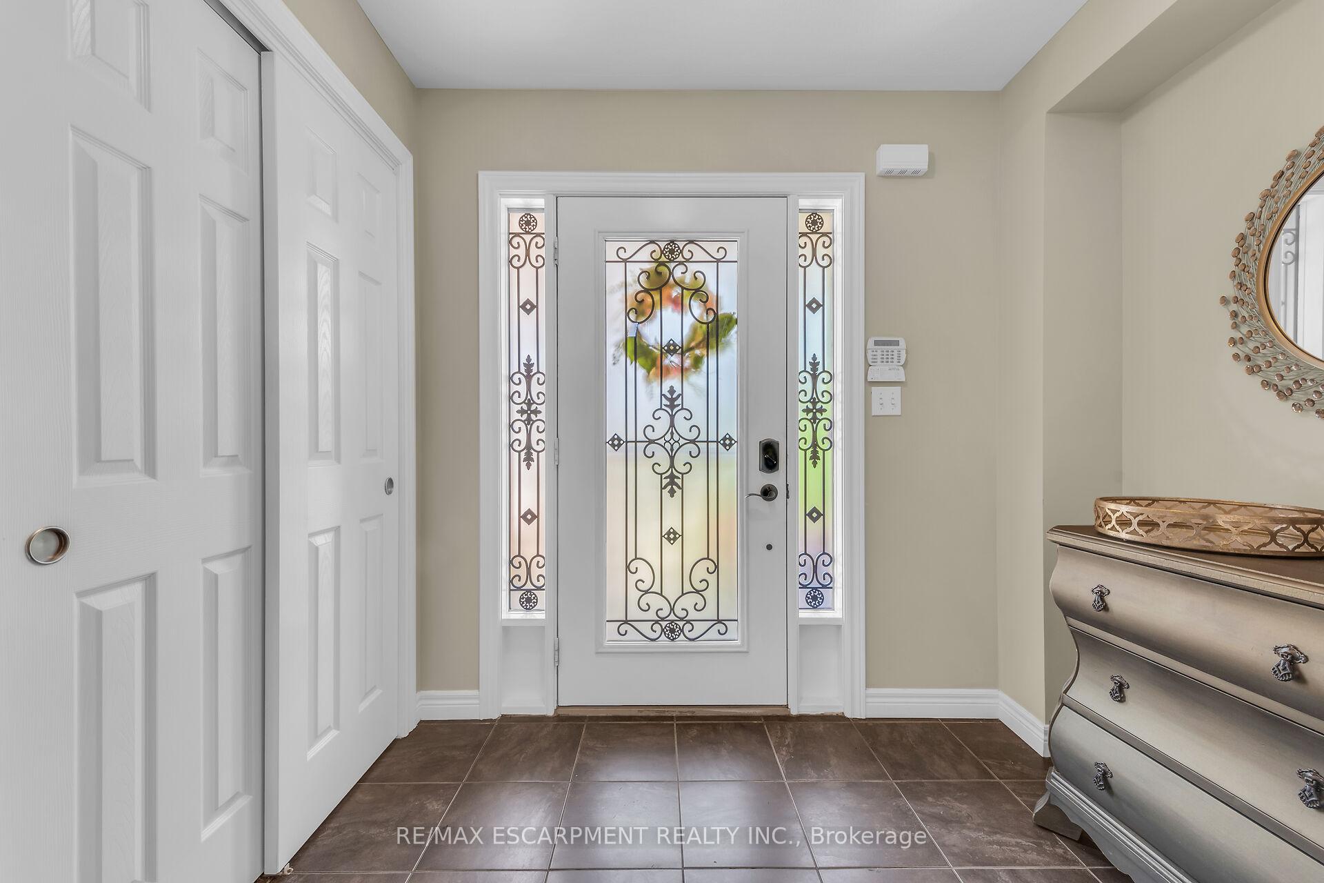 Photo 4 of 32 Aster Avenue, Hamilton, Rural Glanbrook — HOMEH