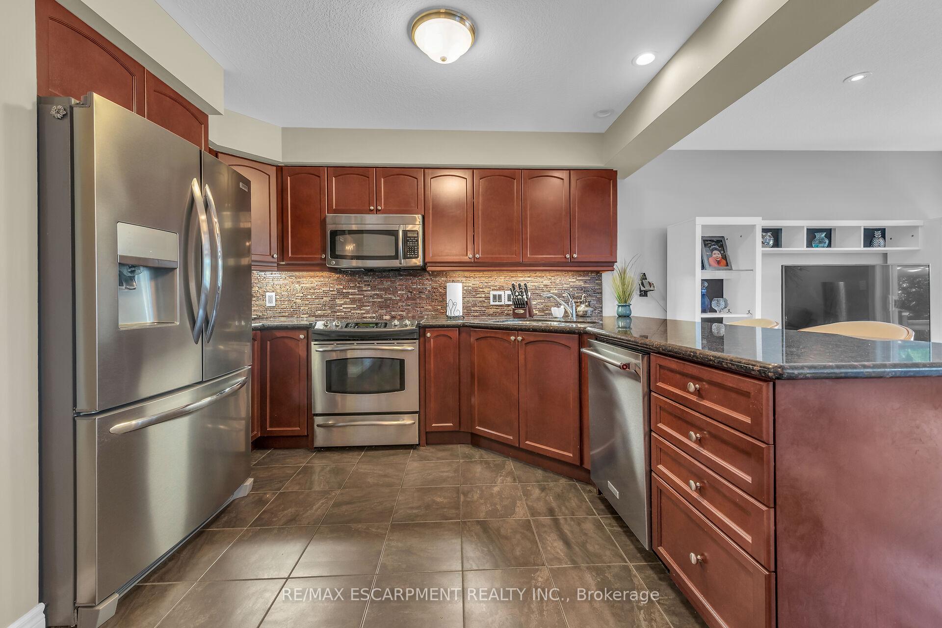 Photo 9 of 32 Aster Avenue, Hamilton, Rural Glanbrook — HOMEH