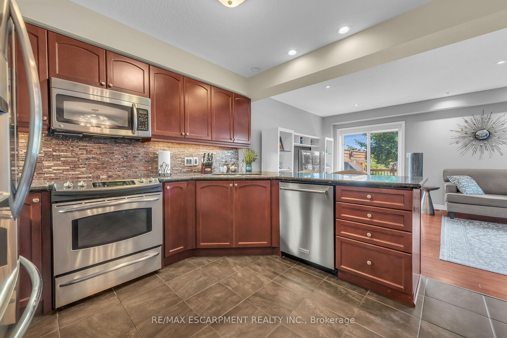 Photo 11 of 32 Aster Avenue, Hamilton, Rural Glanbrook — HOMEH