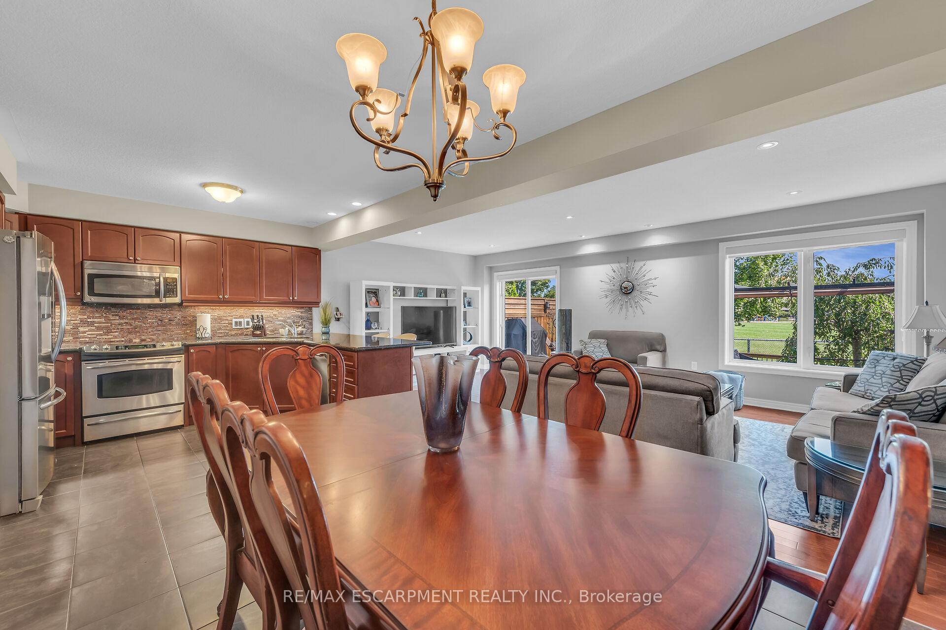Photo 12 of 32 Aster Avenue, Hamilton, Rural Glanbrook — HOMEH