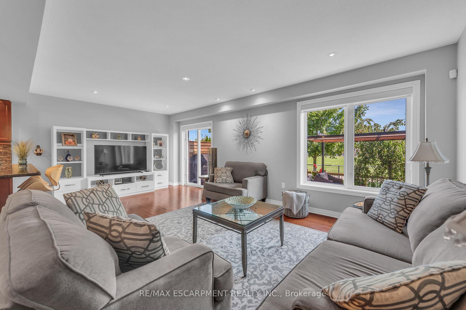 Photo 37 of 32 Aster Avenue, Hamilton, Rural Glanbrook — HOMEH