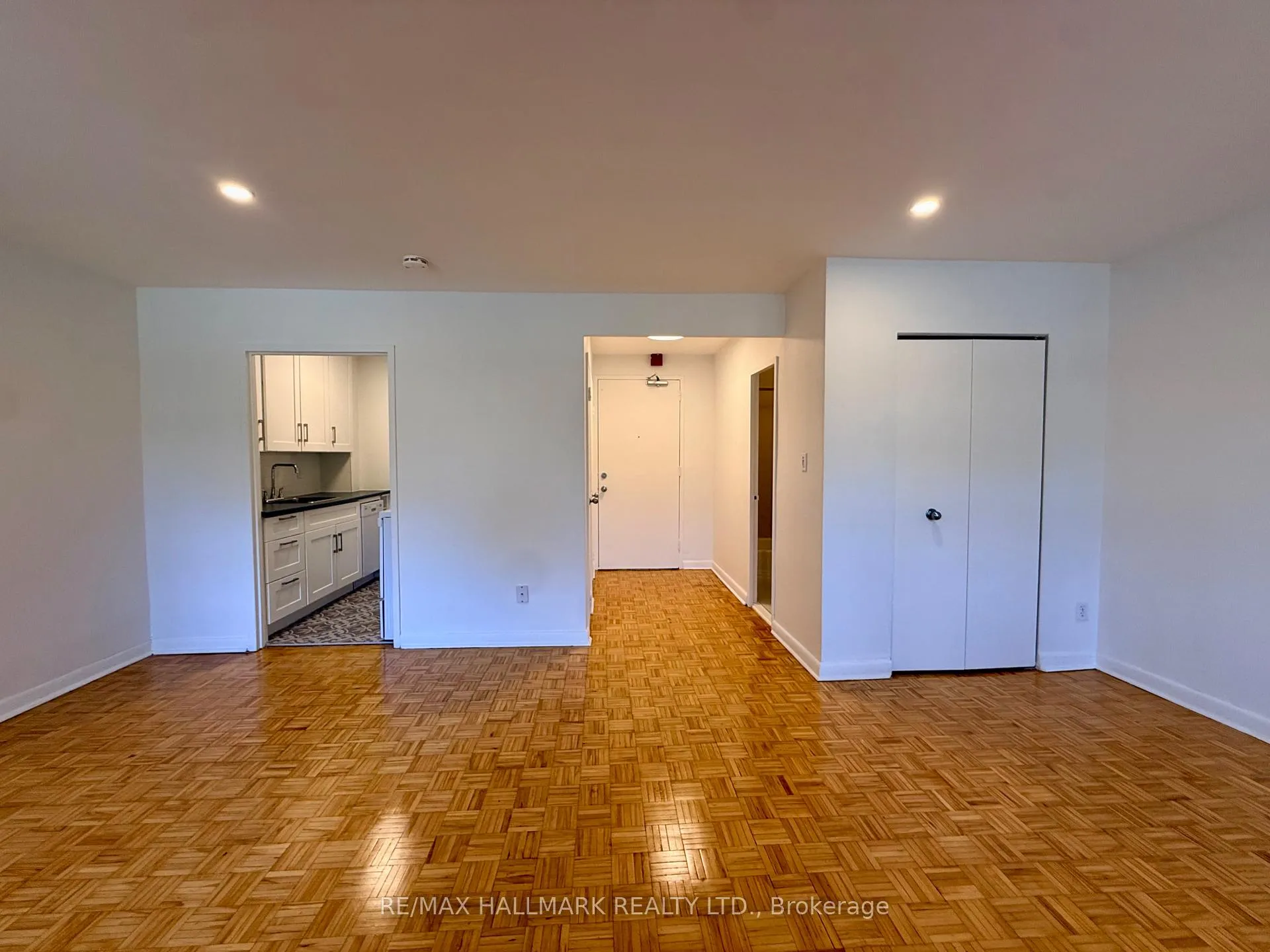 Photo 4 of Unit 111, 30 Upper Canada Drive, North York, St. Andrew-Windfields — HOMEH