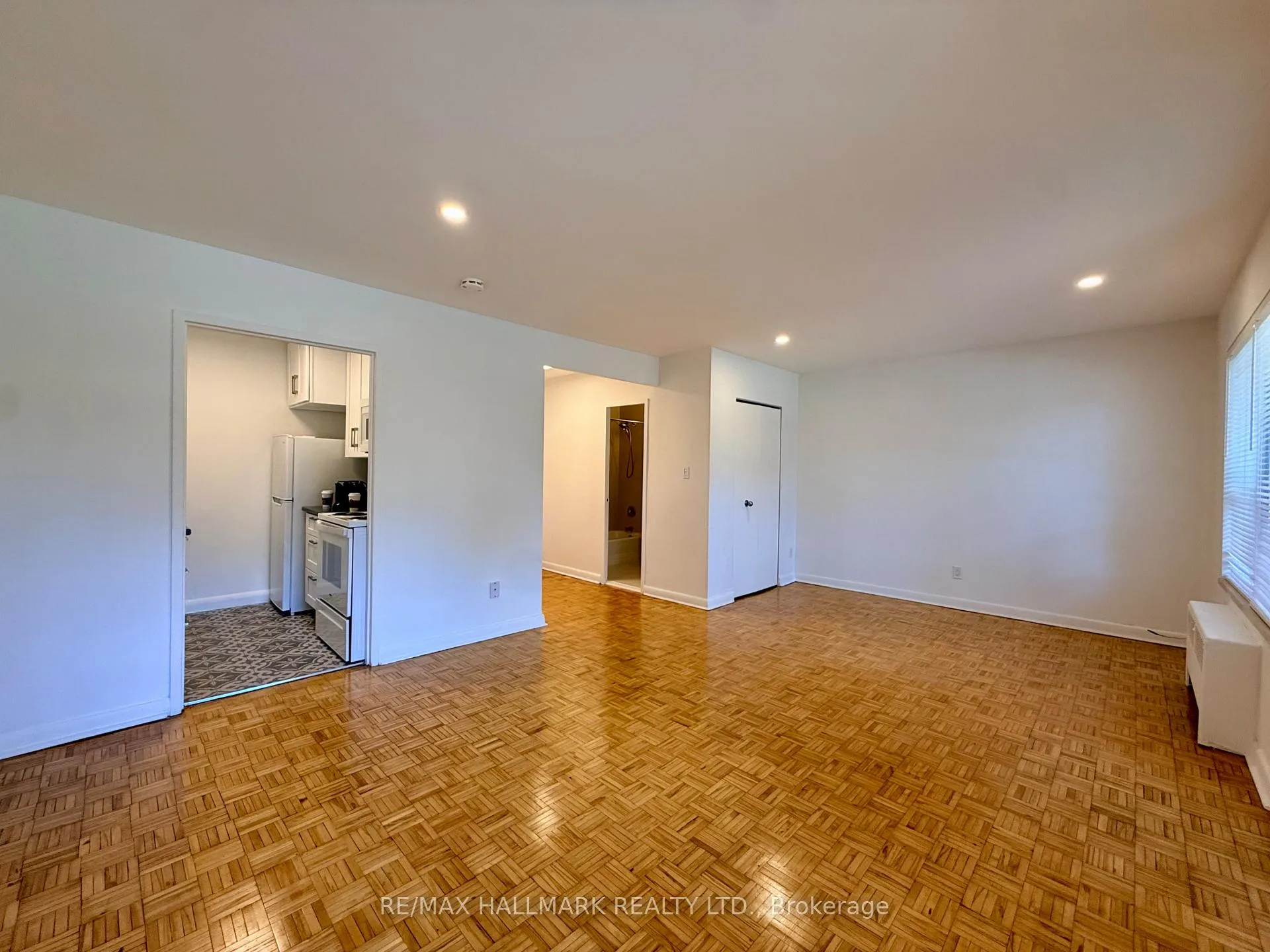 Photo 5 of Unit 111, 30 Upper Canada Drive, North York, St. Andrew-Windfields — HOMEH
