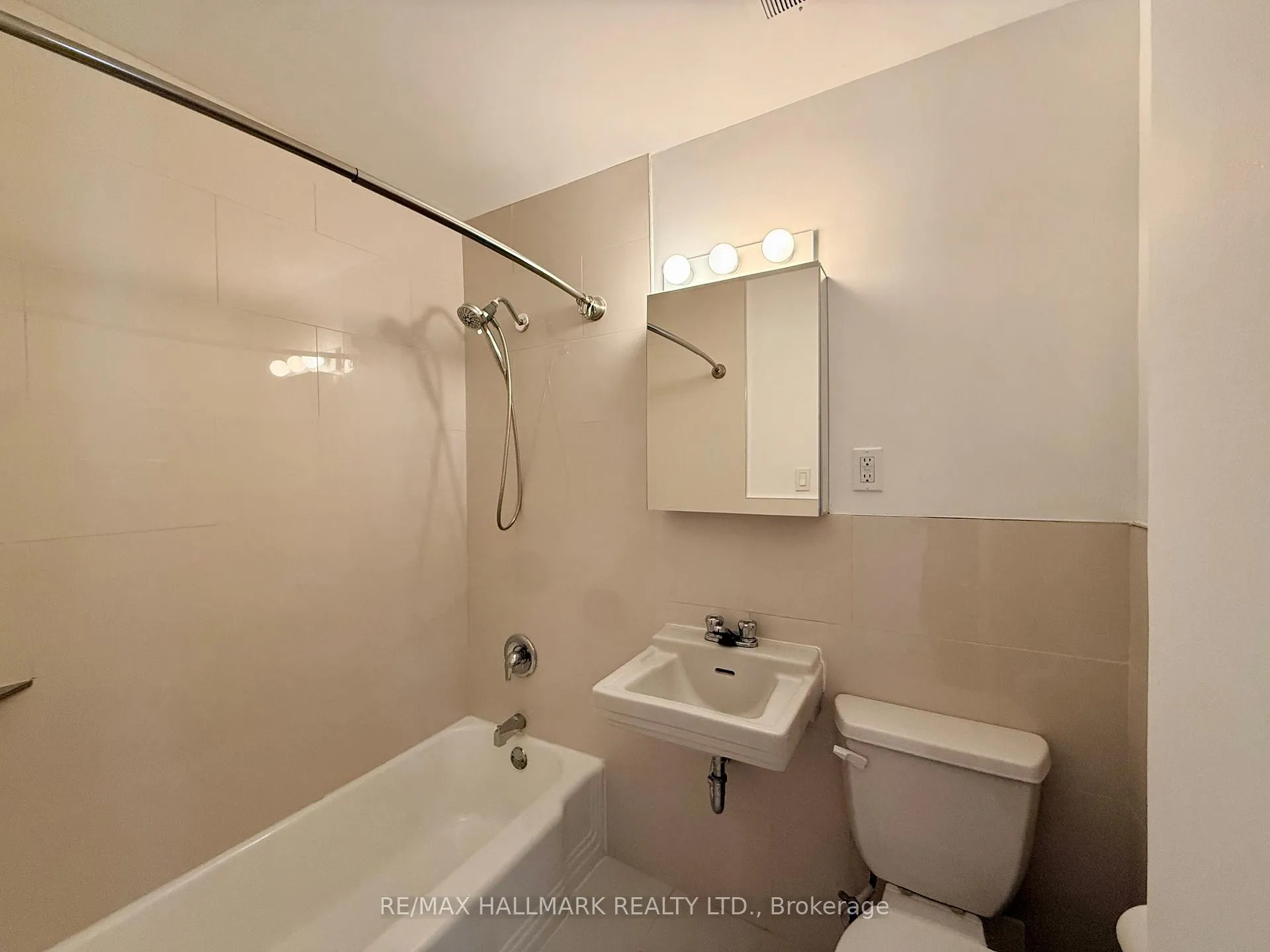 Photo 7 of Unit 111, 30 Upper Canada Drive, North York, St. Andrew-Windfields — HOMEH